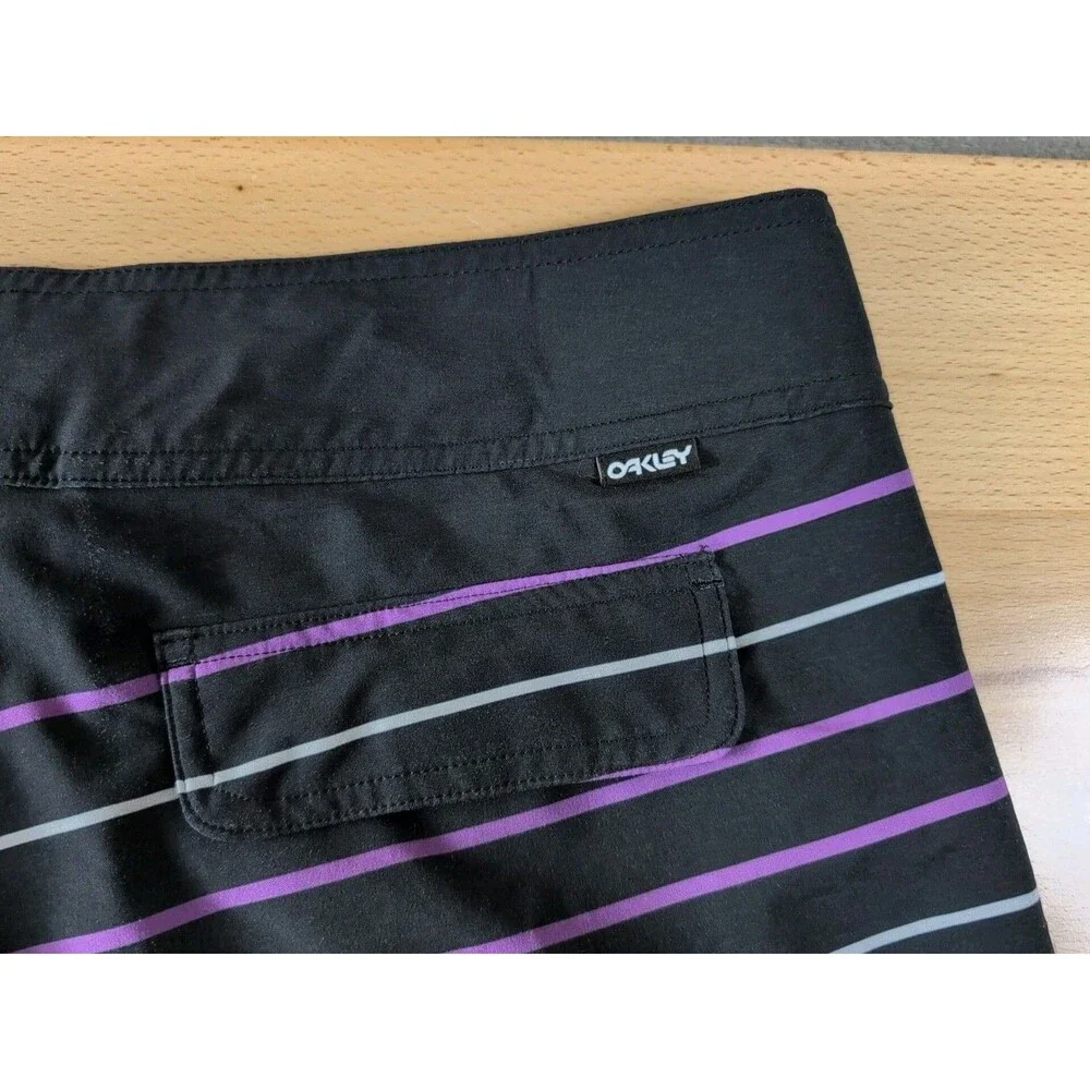 Oakley Board Shorts 33 Mens Black & Purple Back Pocket Swim Trunks